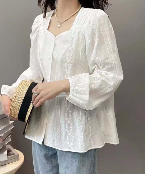 aimoha(アイモハ)の「フリル花柄ペンタゴンネックシャツブラウス(シャツ/ブラウス・レディース・ホワイト/ライトベージュ・FREE)」の3枚目の写真