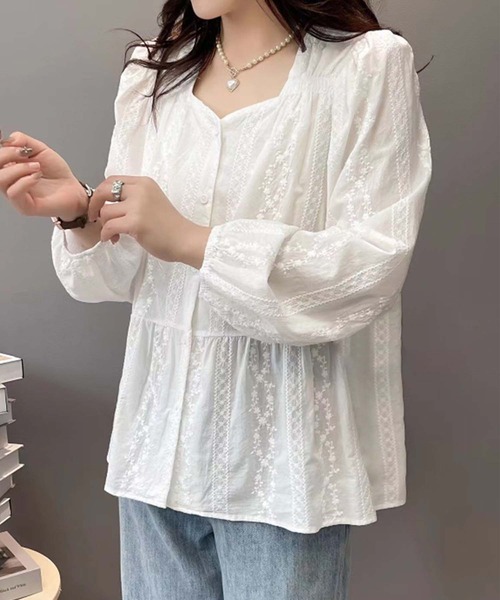 aimoha(アイモハ)の「フリル花柄ペンタゴンネックシャツブラウス(シャツ/ブラウス・レディース・ホワイト/ライトベージュ・FREE)」の4枚目の写真