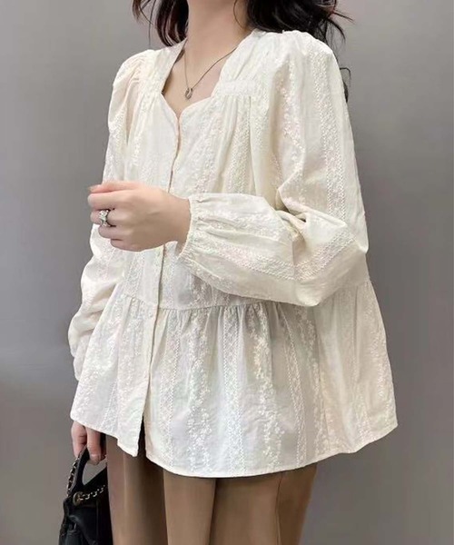 aimoha(アイモハ)の「フリル花柄ペンタゴンネックシャツブラウス(シャツ/ブラウス・レディース・ホワイト/ライトベージュ・FREE)」の7枚目の写真