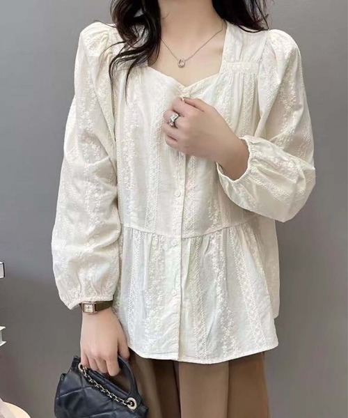 aimoha(アイモハ)の「フリル花柄ペンタゴンネックシャツブラウス(シャツ/ブラウス・レディース・ホワイト/ライトベージュ・FREE)」の9枚目の写真