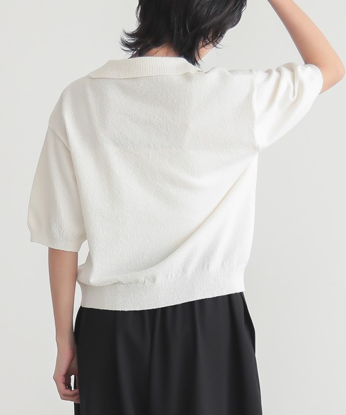 for/c（フォーシー）の「[新色追加]ハーフスリーブニットポロ【サスティナブル】（ポロシャツ・レディース・チャコールグレー/ホワイト/ブラウン/ネイビー/イエロー/ライトブラウン・M/L/LL）」の15枚目の写真