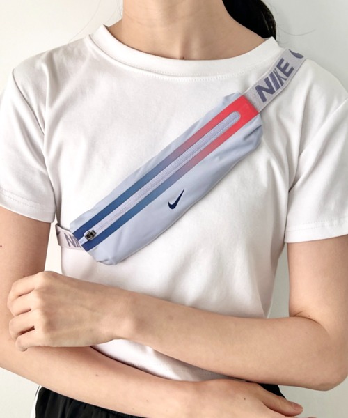 NIKE(ナイキ)の「Nike(ナイキ)/軽量 ウエストポーチ ボディバッグ ランニング スリム ウエストパック 4.0(ボディバッグ/ウエストポーチ・メンズ・ミント/ピンク/ブラック/ブルー/ブルー系その他/その他1/バイオレット/その他2・FREE)」の3枚目の写真