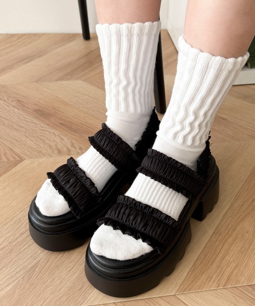 WEGO（ウィゴー）の「WEGO/ 厚底フリルギャザーサンダル（サンダル・レディース・ライトグレー/ブラック/オフホワイト/ライトピンク・MEDIUM/LARGE）」の3枚目の写真