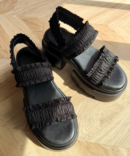 WEGO（ウィゴー）の「WEGO/ 厚底フリルギャザーサンダル（サンダル・レディース・ライトグレー/ブラック/オフホワイト/ライトピンク・MEDIUM/LARGE）」の16枚目の写真