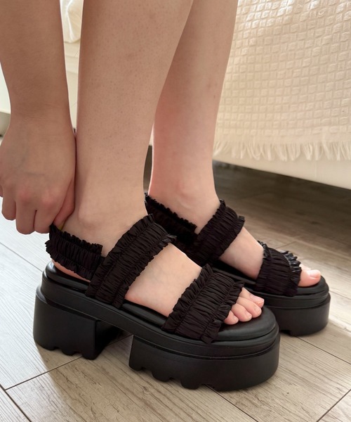 WEGO（ウィゴー）の「WEGO/ 厚底フリルギャザーサンダル（サンダル・レディース・ライトグレー/ブラック/オフホワイト/ライトピンク・MEDIUM/LARGE）」の13枚目の写真