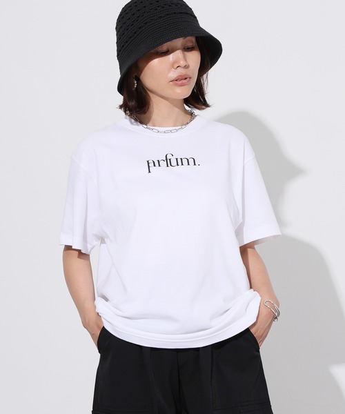 Floran(フローラン)の「Parfumロゴ半袖Tシャツ(Tシャツ/カットソー・レディース・ホワイト×シルバー/ブラック/ホワイト・MEDIUM)」の2枚目の写真