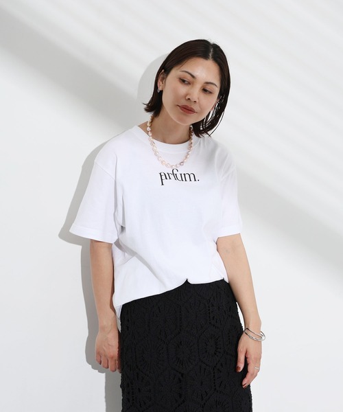 Floran(フローラン)の「Parfumロゴ半袖Tシャツ(Tシャツ/カットソー・レディース・ホワイト×シルバー/ブラック/ホワイト・MEDIUM)」の7枚目の写真