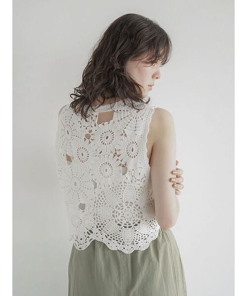 FIKA.(フィーカ)の「Flower crochet vest(ベスト・レディース・アイボリー/ブラック・MEDIUM)」の4枚目の写真