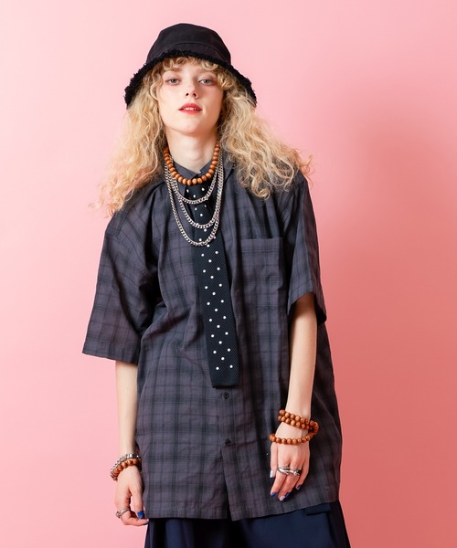 a.p.o.v.(エーピーオービー)の「a.p.o.v. コットンチェックシャツ(シャツ/ブラウス・メンズ・チャコール/アイボリー・ONESIZE)」の2枚目の写真