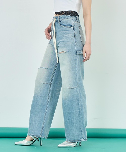 ANAP(アナップ)の「カット デザイン ワイド デニム パンツ(デニムパンツ・レディース・ライトグレー/ブルー・FREE/S/M)」の4枚目の写真