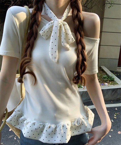 Jasmine Grandiflorum(ジャスミングランディフローラム)の「【Jasmine】ワンショルダードット柄フリルトップス (SS)(Tシャツ/カットソー・レディース・アイボリー/ブルー/グレー/ピンク・FREE)」の5枚目の写真