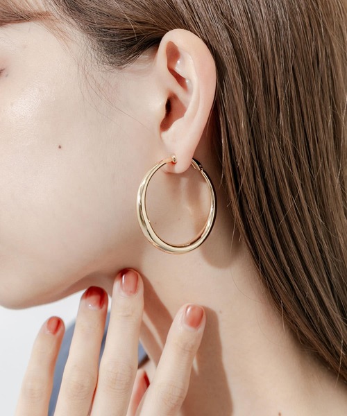 SMELLY(スメリー)の「メタルビッグフープイヤリング(イヤリング・レディース・ゴールド・-)」の1枚目の写真