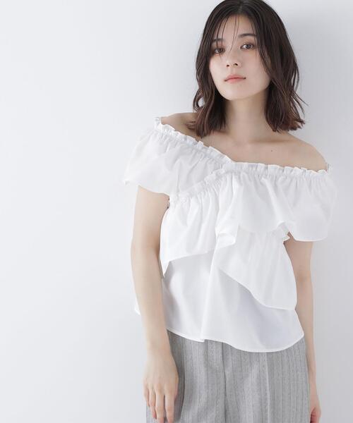 NATURAL BEAUTY BASIC(ナチュラルビューティーベーシック)の「◇クロスフリルギャザーブラウス(シャツ/ブラウス・レディース・オフホワイト/ワイン/ブラック・MEDIUM/SMALL)」の1枚目の写真