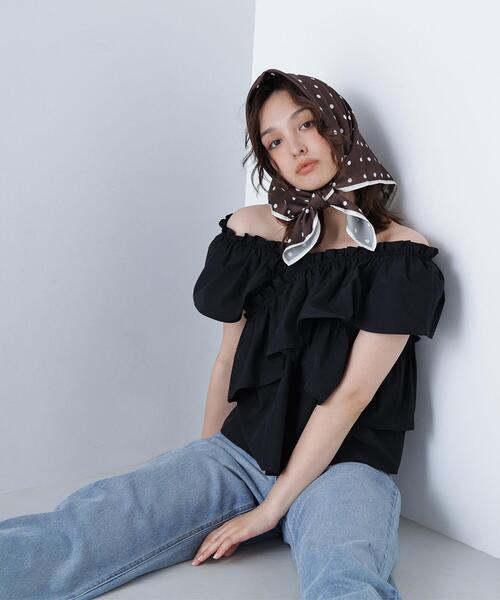 NATURAL BEAUTY BASIC(ナチュラルビューティーベーシック)の「◇クロスフリルギャザーブラウス(シャツ/ブラウス・レディース・オフホワイト/ワイン/ブラック・MEDIUM/SMALL)」の2枚目の写真