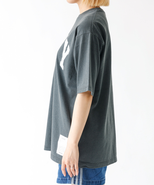 TOP KHAKI (トップカーキ)の「【TOP KHAKI /トップカーキ】JOHNBULL/ジョンブル/ARMY プリントTシャツ/ ユニセックス(Tシャツ/カットソー・メンズ・チャコールグレー・フリー)」の9枚目の写真