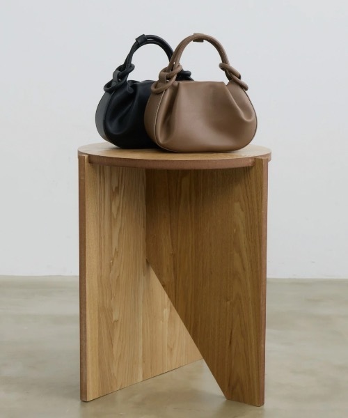 DFFUR.(ディフル)の「2wayショルダーエッグバッグ(ショルダーバッグ・レディース・ブラック/ブラウン・FREE)」の2枚目の写真