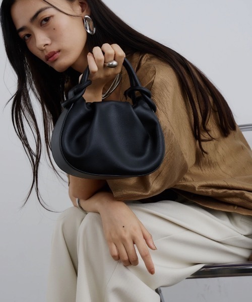 DFFUR.(ディフル)の「2wayショルダーエッグバッグ(ショルダーバッグ・レディース・ブラック/ブラウン・FREE)」の6枚目の写真