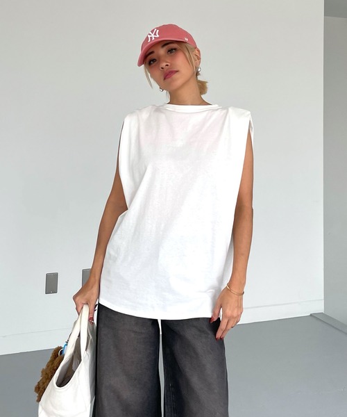CHERI since1985(シェリ)の「ショルダータックノースリーブ(Tシャツ/カットソー・レディース・ブラック/オフホワイト/グリーン/スミクロ・FREE)」の2枚目の写真