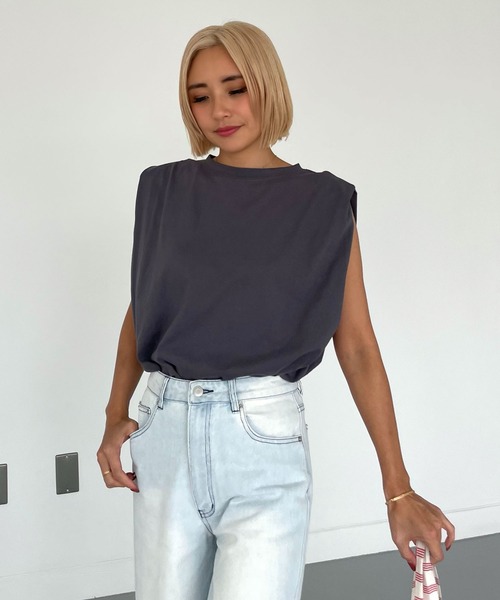 CHERI since1985(シェリ)の「ショルダータックノースリーブ(Tシャツ/カットソー・レディース・ブラック/オフホワイト/グリーン/スミクロ・FREE)」の4枚目の写真