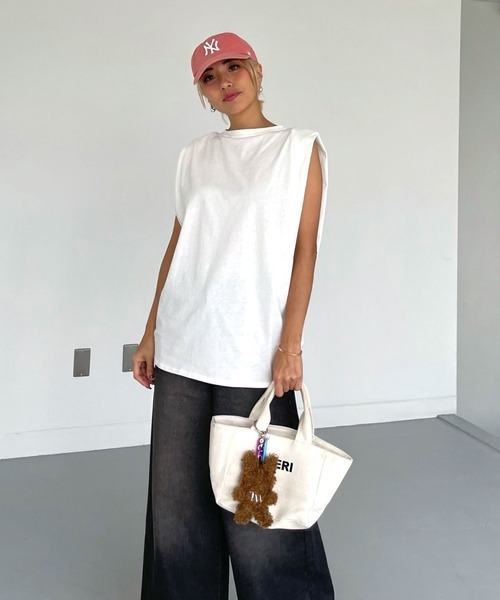 CHERI since1985(シェリ)の「ショルダータックノースリーブ(Tシャツ/カットソー・レディース・ブラック/オフホワイト/グリーン/スミクロ・FREE)」の5枚目の写真