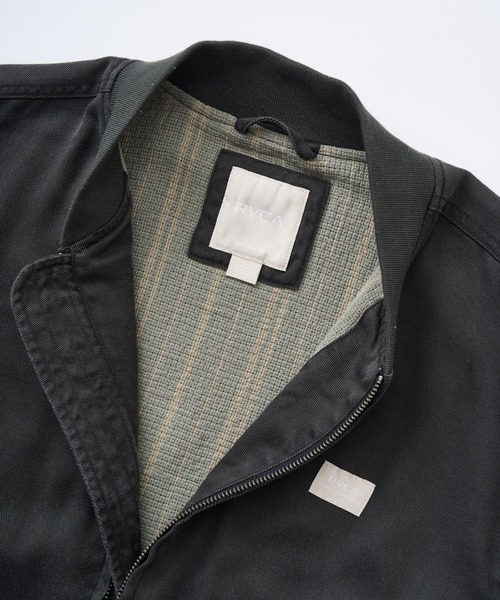 RVCA(ルーカ)の「RVCA メンズ VACANCY BOMBER 2 JACKET ジャケット 【2025年秋冬モデル】/ルーカショート丈ボンバージャケット(MA-1・メンズ・ブラック・SMALL/LARGE/X-LARGE/MEDIUM)」の2枚目の写真