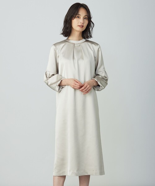 J.PRESS Ladies（J.プレス レディス）の「ノーブルサテン ワンピース（ドレス・レディース・ネイビー系/黄土色系/ベージュ系・S/XS）」の2枚目の写真