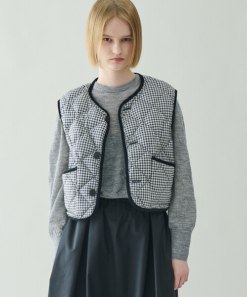 GYMPHLEX（ジムフレックス）の「Gymphlex | ナイロンタフタ キルトダウンショートベスト WOMEN（ダウンベスト・レディース・ブラック系その他・14）」の5枚目の写真