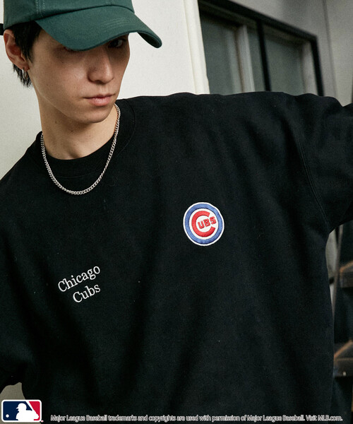 MLB（メジャーリーグベースボール）の「MLB/メジャーリーグベースボール 別注 SWEAT TOPS/裏起毛クルーネックスウェット(限定展開)（スウェット・メンズ・ブラック系その他2/グレー系その他/ブラック系その他/ブラウン/グレー系その他2/グレー系その他3/ネイビー・SMALL/MEDIUM/LARGE）」の3枚目の写真