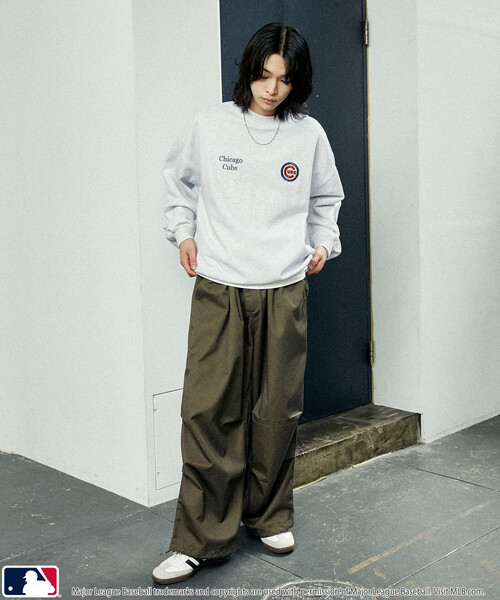 MLB（メジャーリーグベースボール）の「MLB/メジャーリーグベースボール 別注 SWEAT TOPS/裏起毛クルーネックスウェット(限定展開)（スウェット・メンズ・ブラック系その他2/グレー系その他/ブラック系その他/ブラウン/グレー系その他2/グレー系その他3/ネイビー・SMALL/MEDIUM/LARGE）」の19枚目の写真