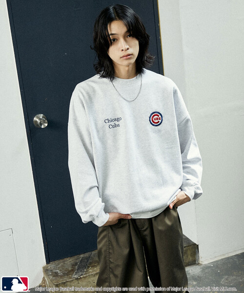 MLB（メジャーリーグベースボール）の「MLB/メジャーリーグベースボール 別注 SWEAT TOPS/裏起毛クルーネックスウェット(限定展開)（スウェット・メンズ・ブラック系その他2/グレー系その他/ブラック系その他/ブラウン/グレー系その他2/グレー系その他3/ネイビー・SMALL/MEDIUM/LARGE）」の18枚目の写真