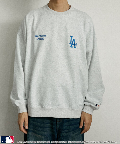 MLB（メジャーリーグベースボール）の「MLB/メジャーリーグベースボール 別注 SWEAT TOPS/裏起毛クルーネックスウェット(限定展開)（スウェット・メンズ・ブラック系その他2/グレー系その他/ブラック系その他/ブラウン/グレー系その他2/グレー系その他3/ネイビー・SMALL/MEDIUM/LARGE）」の16枚目の写真