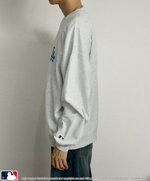MLB（メジャーリーグベースボール）の「MLB/メジャーリーグベースボール 別注 SWEAT TOPS/裏起毛クルーネックスウェット(限定展開)（スウェット・メンズ・ブラック系その他2/グレー系その他/ブラック系その他/ブラウン/グレー系その他2/グレー系その他3/ネイビー・SMALL/MEDIUM/LARGE）」の15枚目の写真