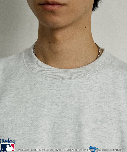 MLB（メジャーリーグベースボール）の「MLB/メジャーリーグベースボール 別注 SWEAT TOPS/裏起毛クルーネックスウェット(限定展開)（スウェット・メンズ・ブラック系その他2/グレー系その他/ブラック系その他/ブラウン/グレー系その他2/グレー系その他3/ネイビー・SMALL/MEDIUM/LARGE）」の14枚目の写真