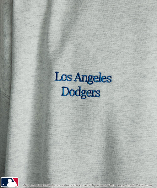 MLB（メジャーリーグベースボール）の「MLB/メジャーリーグベースボール 別注 SWEAT TOPS/裏起毛クルーネックスウェット(限定展開)（スウェット・メンズ・ブラック系その他2/グレー系その他/ブラック系その他/ブラウン/グレー系その他2/グレー系その他3/ネイビー・SMALL/MEDIUM/LARGE）」の12枚目の写真