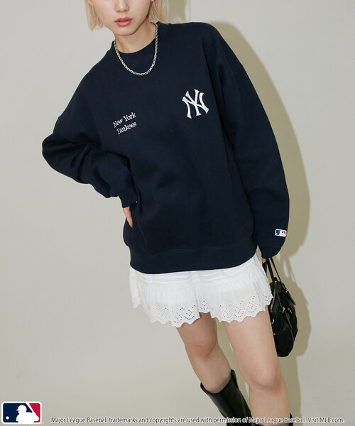 MLB（メジャーリーグベースボール）の「MLB/メジャーリーグベースボール 別注 SWEAT TOPS/裏起毛クルーネックスウェット(限定展開)（スウェット・メンズ・ブラック系その他2/グレー系その他/ブラック系その他/ブラウン/グレー系その他2/グレー系その他3/ネイビー・SMALL/MEDIUM/LARGE）」の7枚目の写真