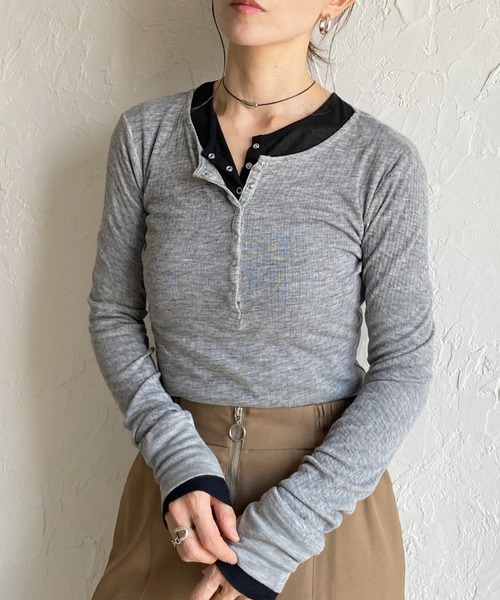 She's Closet(シーズクローゼット)の「長袖 ヘンリーネック シアーリブトップス ボタンロンT(Tシャツ/カットソー・レディース・ボルドー/ダークベージュ/アイボリー/ブラック/杢グレー/オフホワイト・FREE)」の4枚目の写真