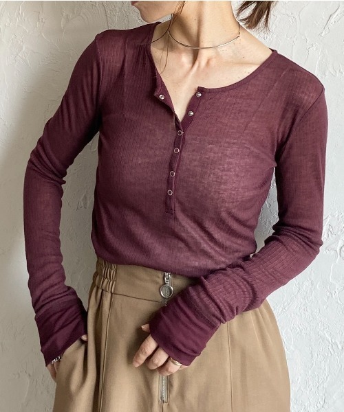She's Closet(シーズクローゼット)の「長袖 ヘンリーネック シアーリブトップス ボタンロンT(Tシャツ/カットソー・レディース・ボルドー/ダークベージュ/アイボリー/ブラック/杢グレー/オフホワイト・FREE)」の6枚目の写真