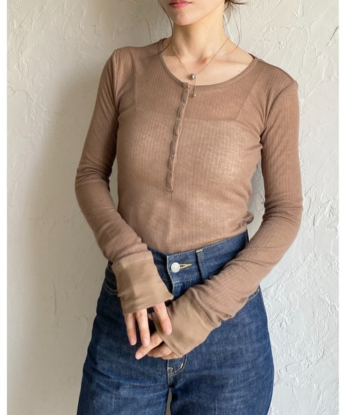 She's Closet(シーズクローゼット)の「長袖 ヘンリーネック シアーリブトップス ボタンロンT(Tシャツ/カットソー・レディース・ボルドー/ダークベージュ/アイボリー/ブラック/杢グレー/オフホワイト・FREE)」の13枚目の写真