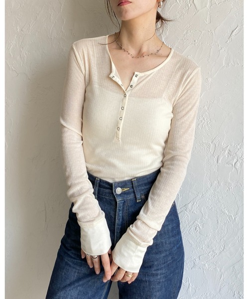 She's Closet(シーズクローゼット)の「長袖 ヘンリーネック シアーリブトップス ボタンロンT(Tシャツ/カットソー・レディース・ボルドー/ダークベージュ/アイボリー/ブラック/杢グレー/オフホワイト・FREE)」の12枚目の写真