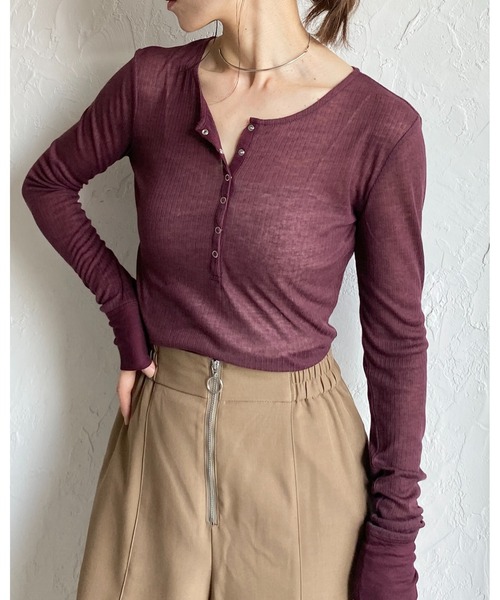 She's Closet(シーズクローゼット)の「長袖 ヘンリーネック シアーリブトップス ボタンロンT(Tシャツ/カットソー・レディース・ボルドー/ダークベージュ/アイボリー/ブラック/杢グレー/オフホワイト・FREE)」の10枚目の写真