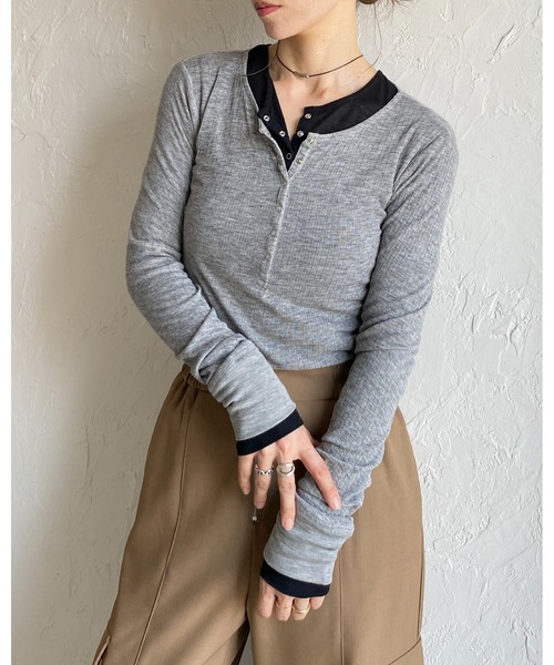 She's Closet(シーズクローゼット)の「長袖 ヘンリーネック シアーリブトップス ボタンロンT(Tシャツ/カットソー・レディース・ボルドー/ダークベージュ/アイボリー/ブラック/杢グレー/オフホワイト・FREE)」の9枚目の写真