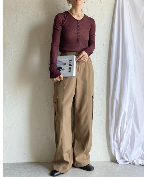 She's Closet(シーズクローゼット)の「長袖 ヘンリーネック シアーリブトップス ボタンロンT(Tシャツ/カットソー・レディース・ボルドー/ダークベージュ/アイボリー/ブラック/杢グレー/オフホワイト・FREE)」の21枚目の写真