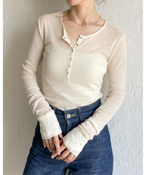She's Closet(シーズクローゼット)の「長袖 ヘンリーネック シアーリブトップス ボタンロンT(Tシャツ/カットソー・レディース・ボルドー/ダークベージュ/アイボリー/ブラック/杢グレー/オフホワイト・FREE)」の20枚目の写真