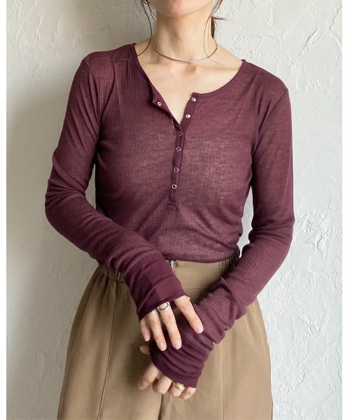 She's Closet(シーズクローゼット)の「長袖 ヘンリーネック シアーリブトップス ボタンロンT(Tシャツ/カットソー・レディース・ボルドー/ダークベージュ/アイボリー/ブラック/杢グレー/オフホワイト・FREE)」の19枚目の写真