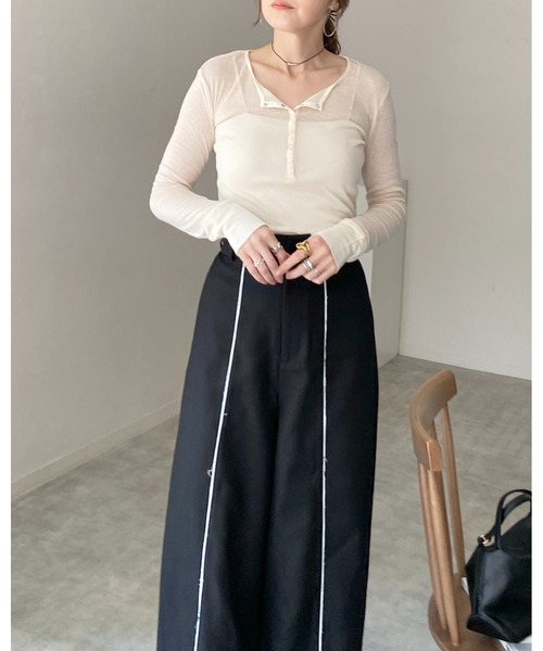 She's Closet(シーズクローゼット)の「長袖 ヘンリーネック シアーリブトップス ボタンロンT(Tシャツ/カットソー・レディース・ボルドー/ダークベージュ/アイボリー/ブラック/杢グレー/オフホワイト・FREE)」の15枚目の写真