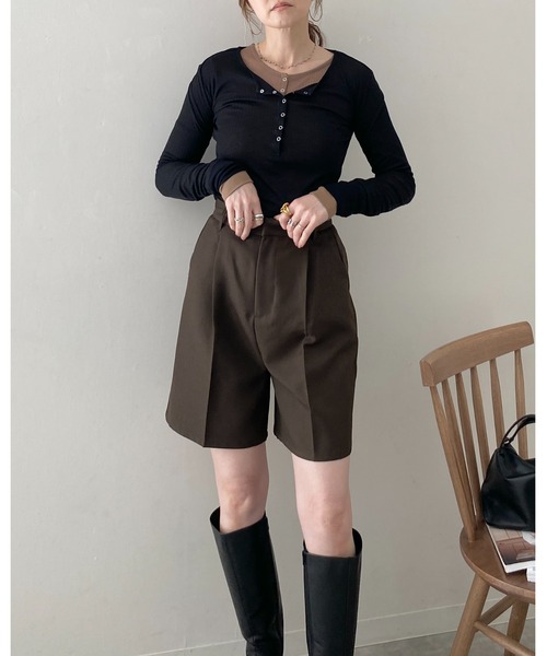 She's Closet(シーズクローゼット)の「長袖 ヘンリーネック シアーリブトップス ボタンロンT(Tシャツ/カットソー・レディース・ボルドー/ダークベージュ/アイボリー/ブラック/杢グレー/オフホワイト・FREE)」の7枚目の写真