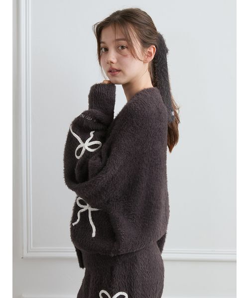 たっぷりボリュームファーシュシュ  シックなワイン＆ブラックポンポン✩.*˚ gelato pique（ジェラートピケ）の「リボンシュシュ（シュシュ）」 - WEAR