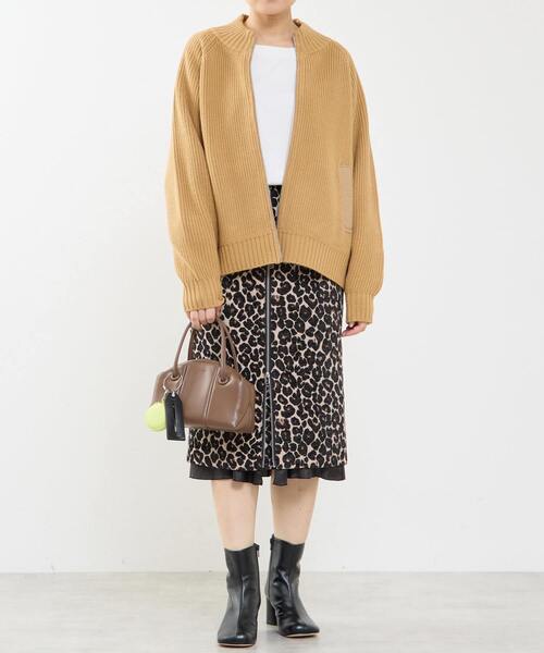 SOFFITTO(ソフィット)の「バルキージップ付ニット(カーディガン/ボレロ・レディース・ブラック/ベージュ・FREE)」の4枚目の写真