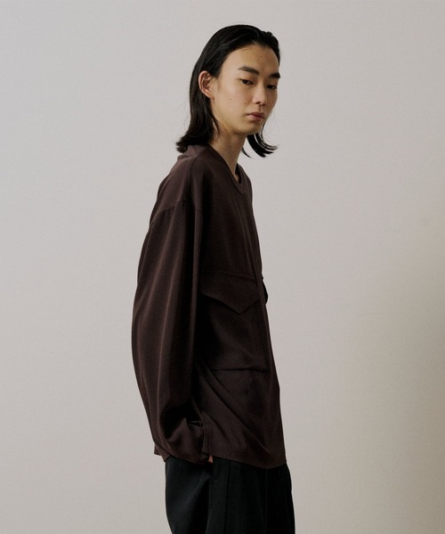UJOH(ウジョー)の「【UJOH HOMME/ウジョー】Pocket Long Sleeve Pullover/ポケット長袖プルオーバー/アセテートバックサテンジョーゼット(Tシャツ/カットソー・メンズ・ブラック/ブラウン・4/5)」の4枚目の写真
