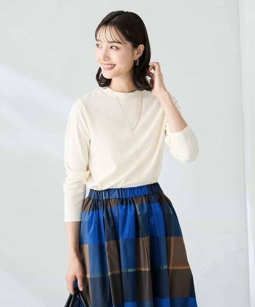 a.v.v（アーヴェヴェ）の「プチハイネックテレコカットソー（Tシャツ/カットソー・レディース・マスタード/アイボリー/ホワイト/ブラック・42/40/36/38）」の2枚目の写真